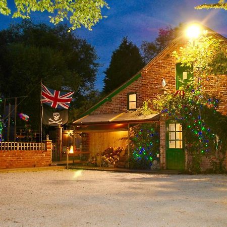 Вилла Squirrel Barn Milwich Экстерьер фото