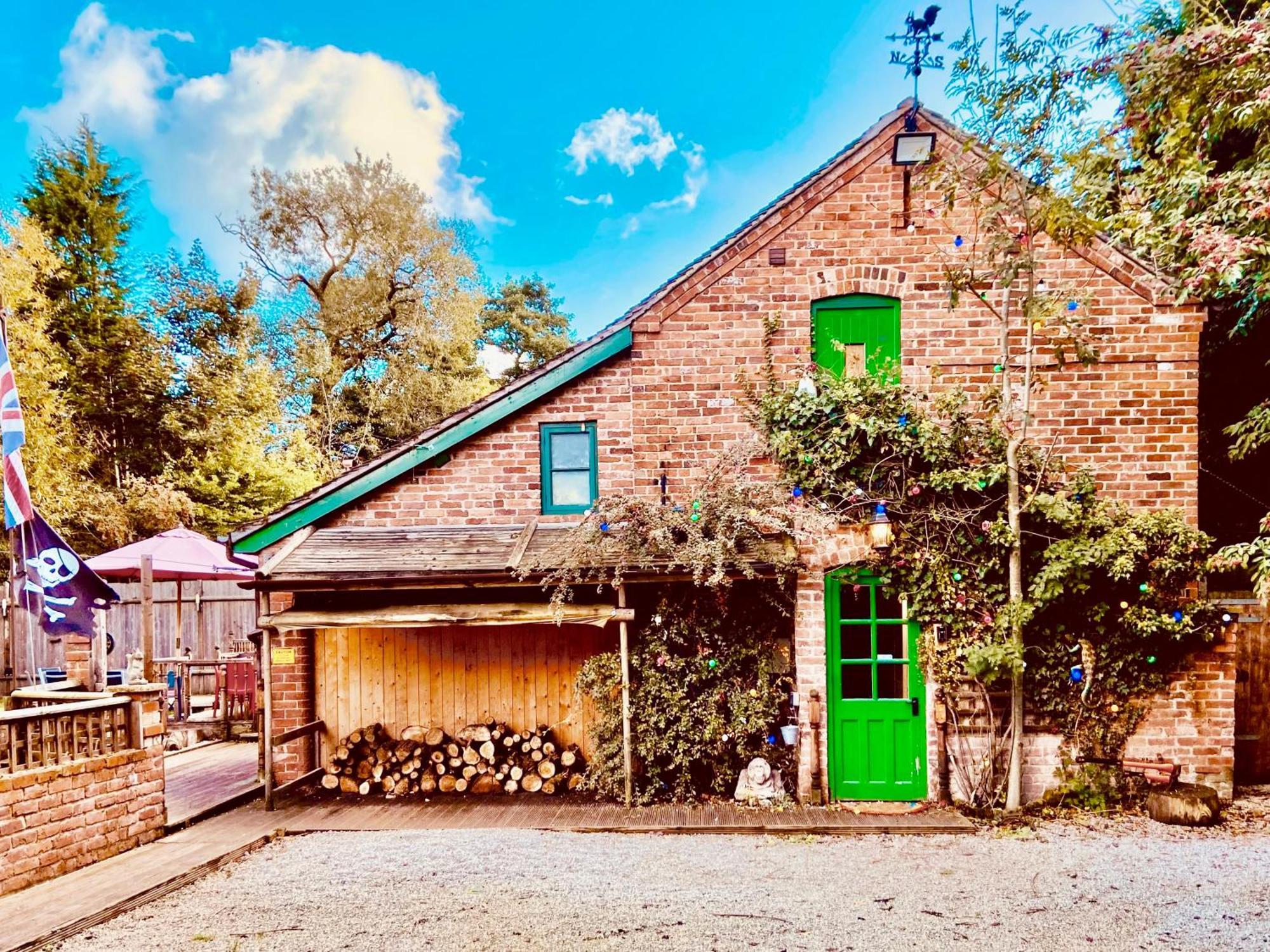 Вилла Squirrel Barn Milwich Экстерьер фото
