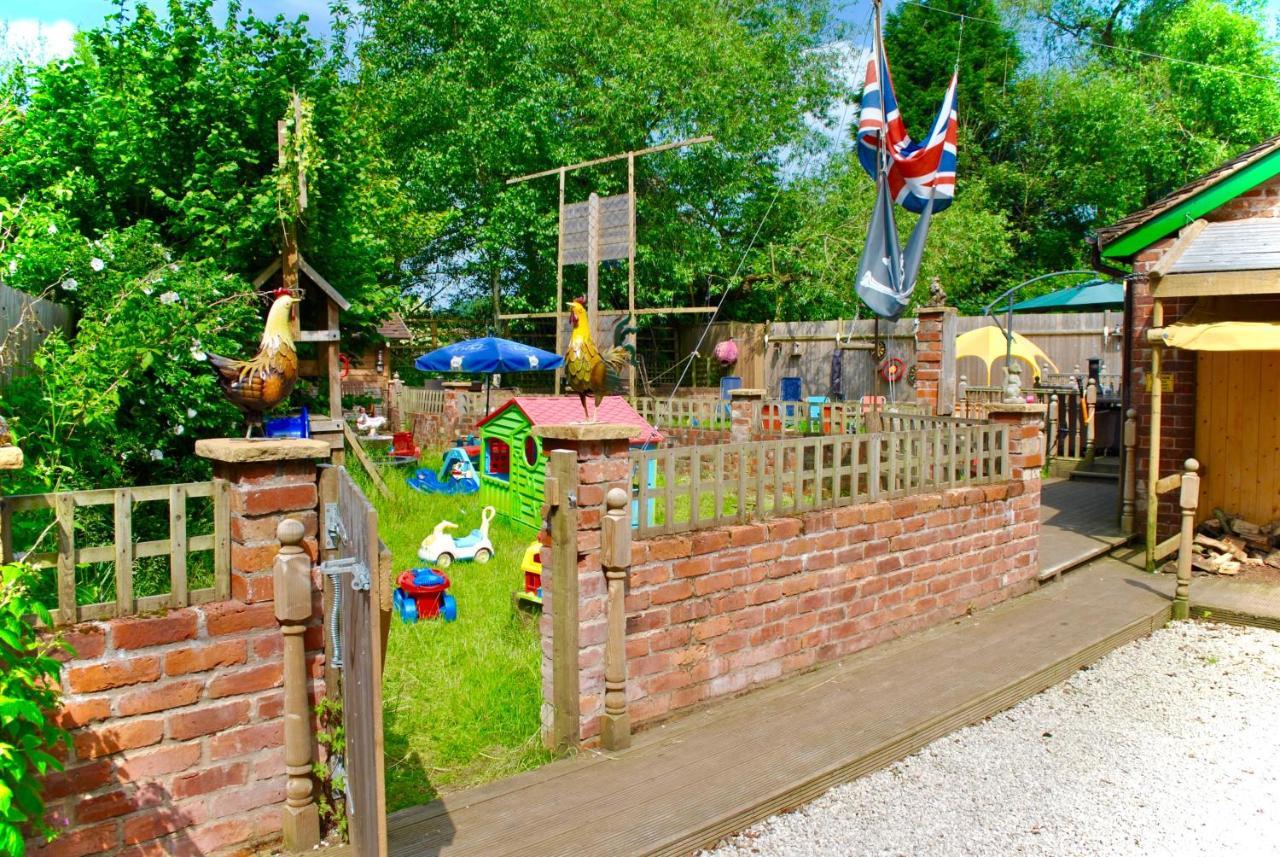 Вилла Squirrel Barn Milwich Экстерьер фото