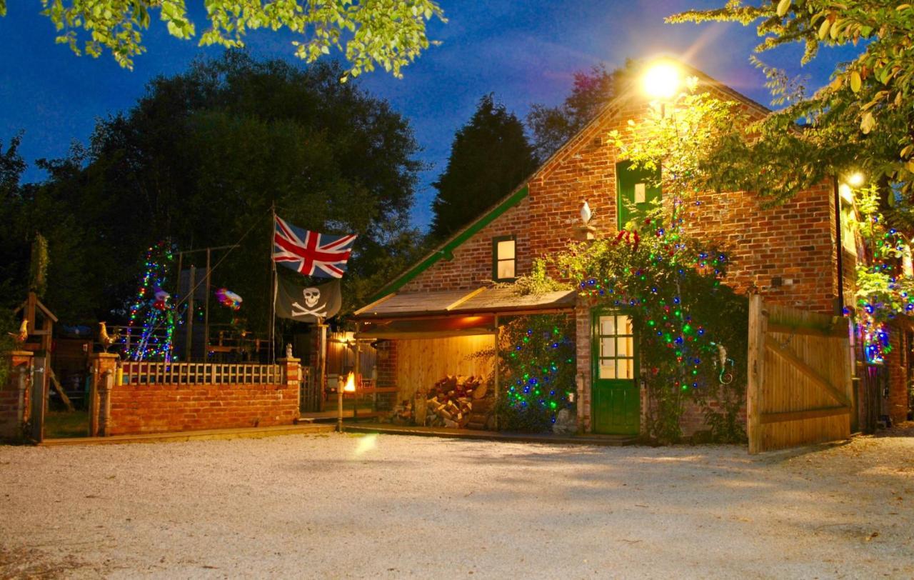 Вилла Squirrel Barn Milwich Экстерьер фото