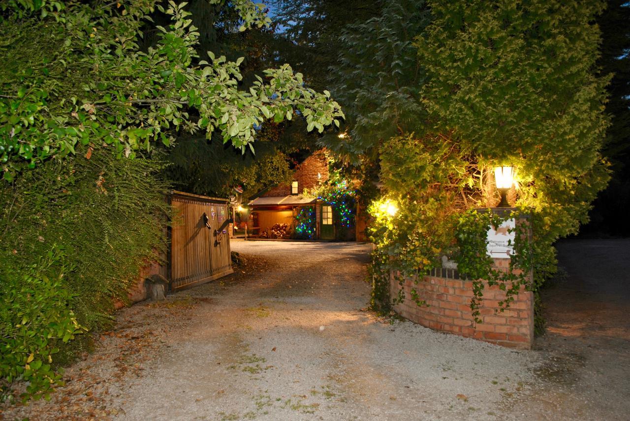 Вилла Squirrel Barn Milwich Экстерьер фото