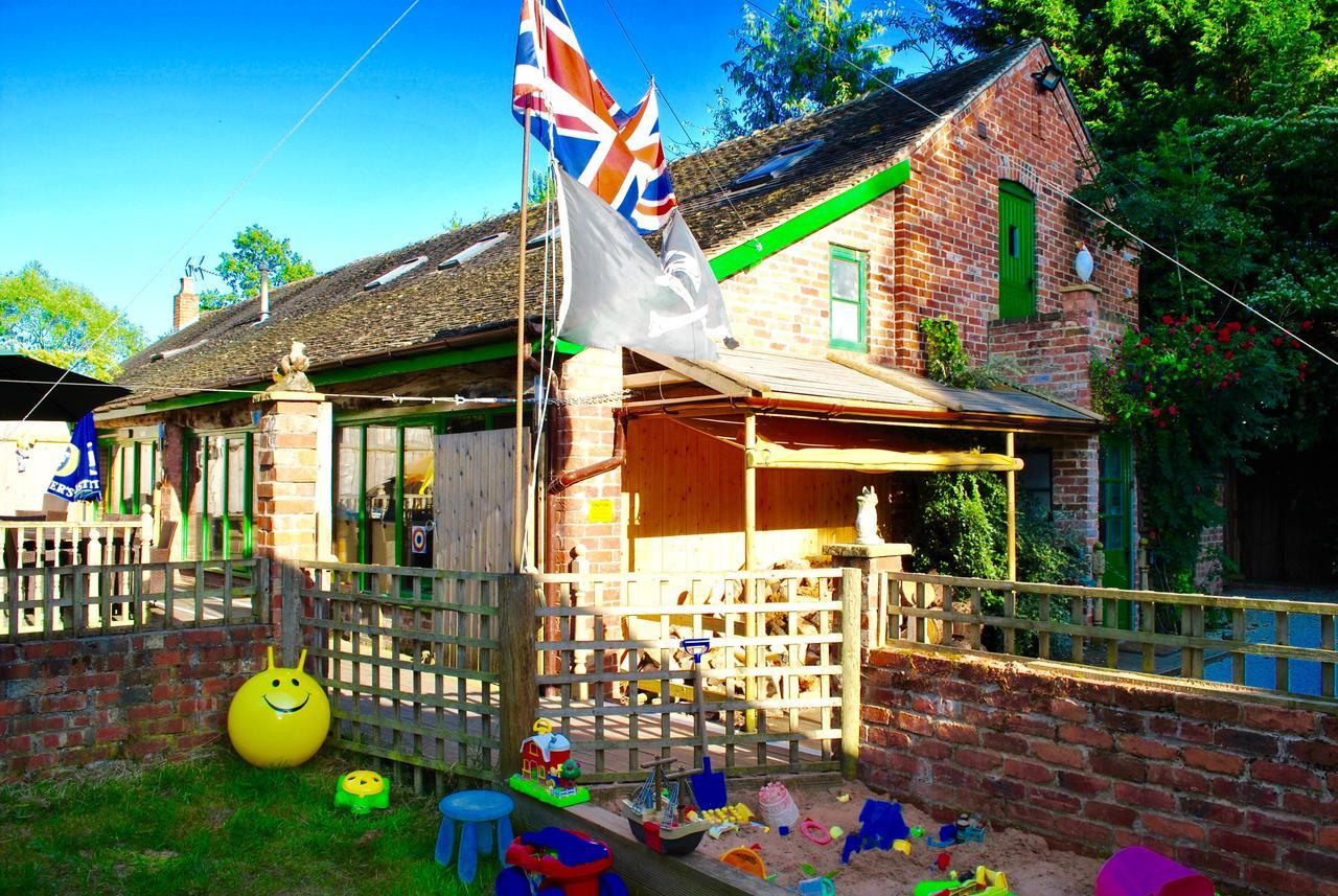 Вилла Squirrel Barn Milwich Экстерьер фото